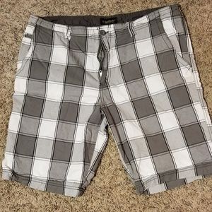 No Boundaries plaid shorts size 38